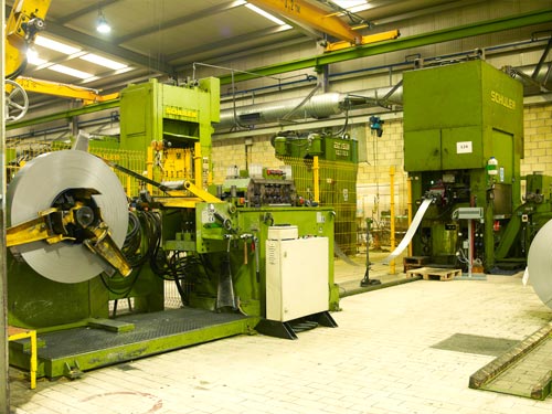 Línea completa de corte y estampación