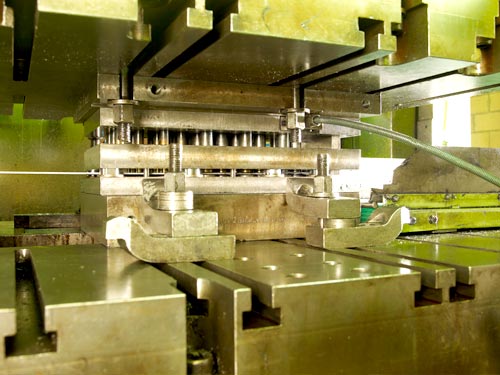 Die set up in press