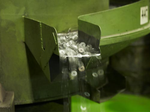 Salida de piezas tras el proceso de pulido